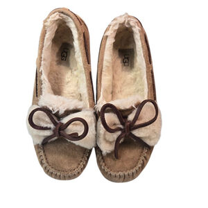 UGG Women's Slippers Dakota Chestnut Shearling Moccasin Double Bow US 8